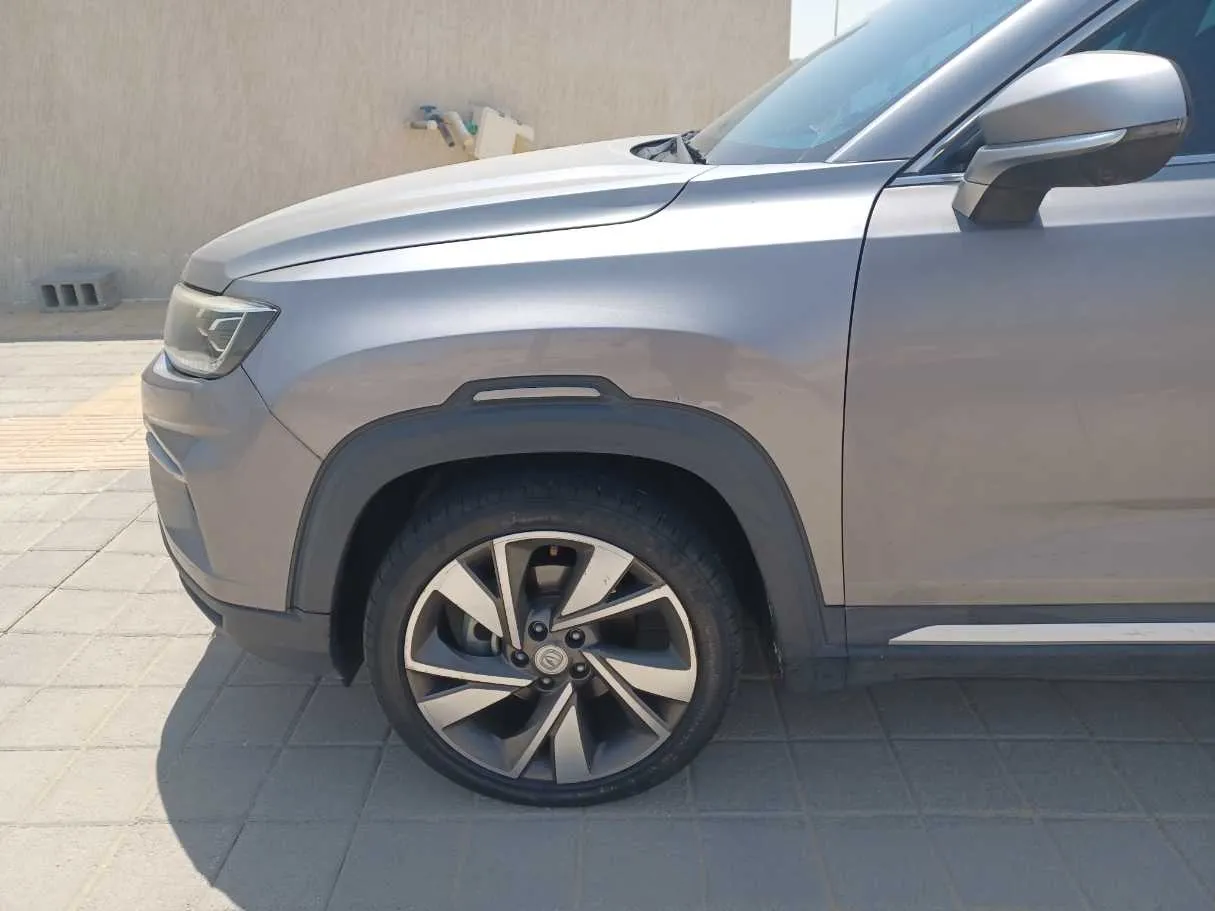 Car image 9