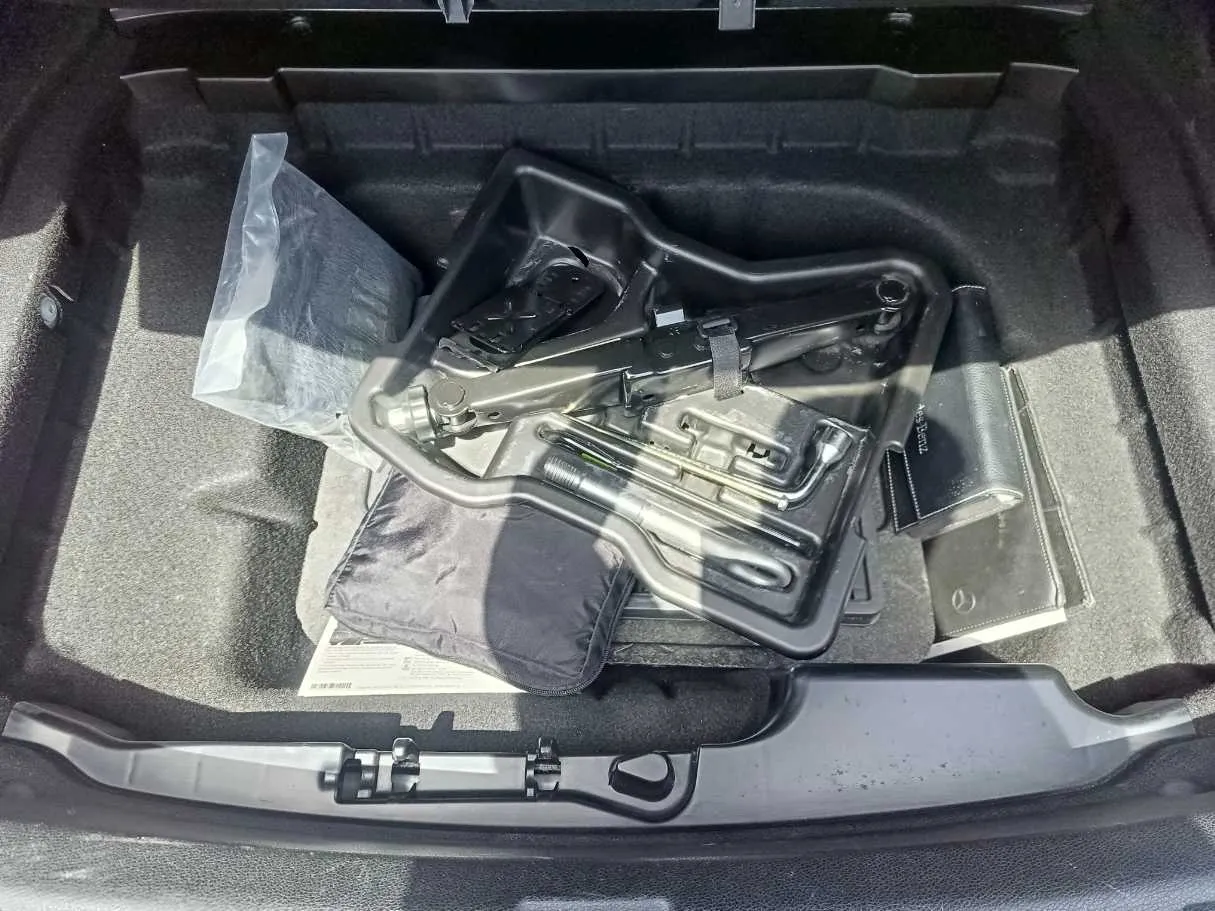 Car image 34