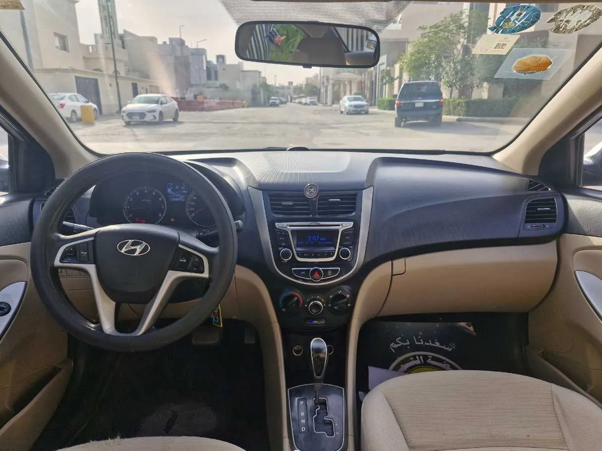 Car image 14