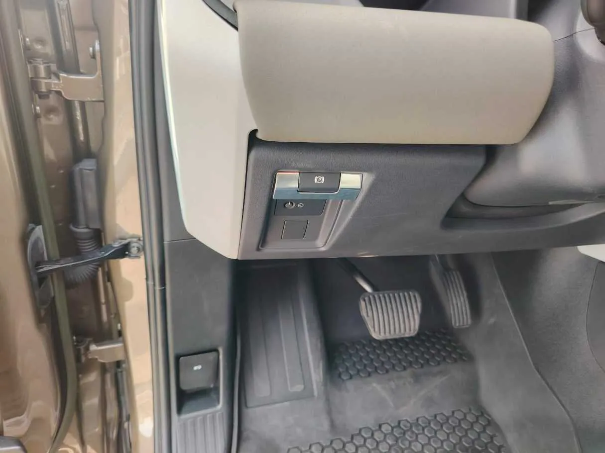 Car image 39