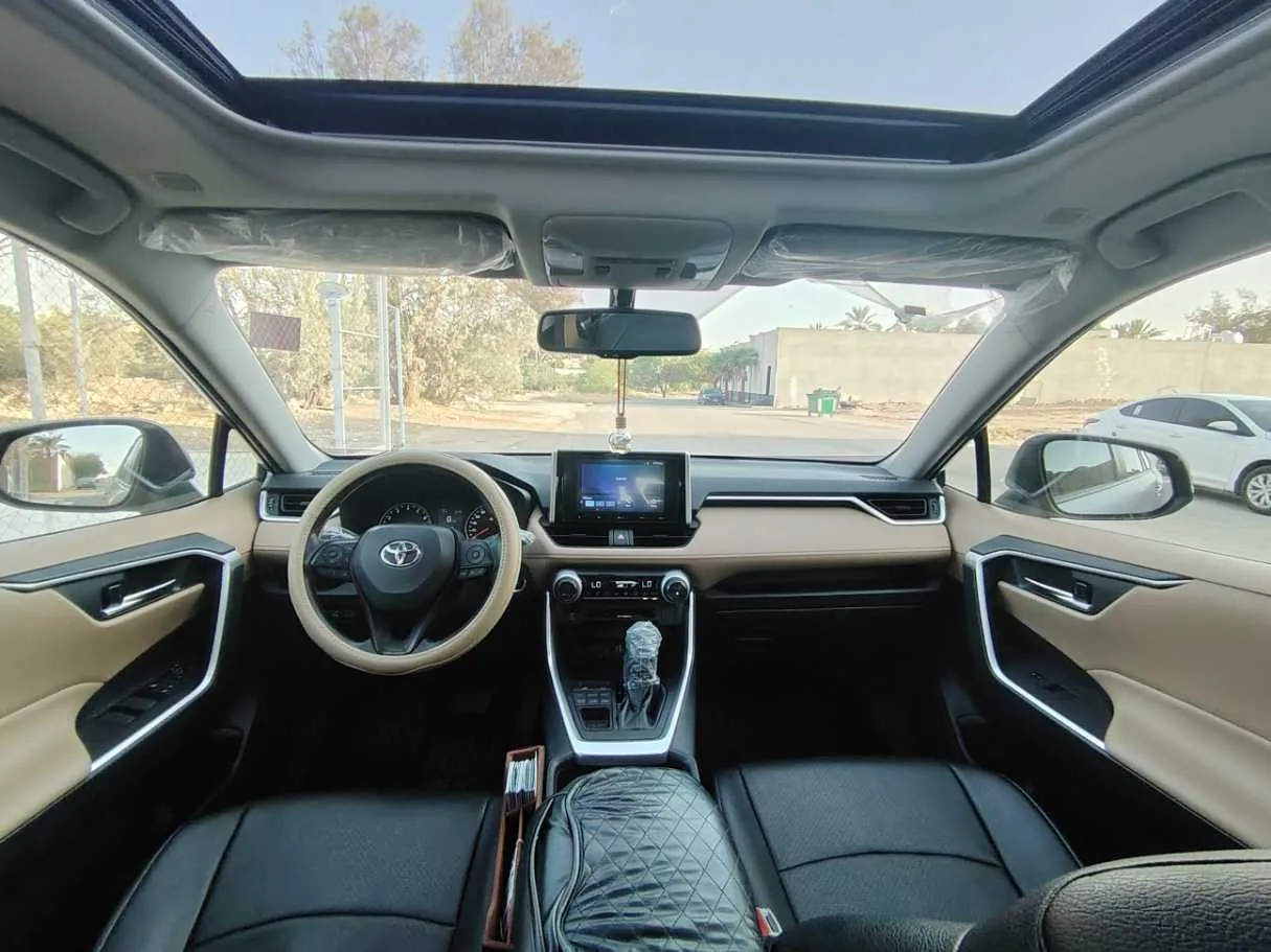 Car image 17