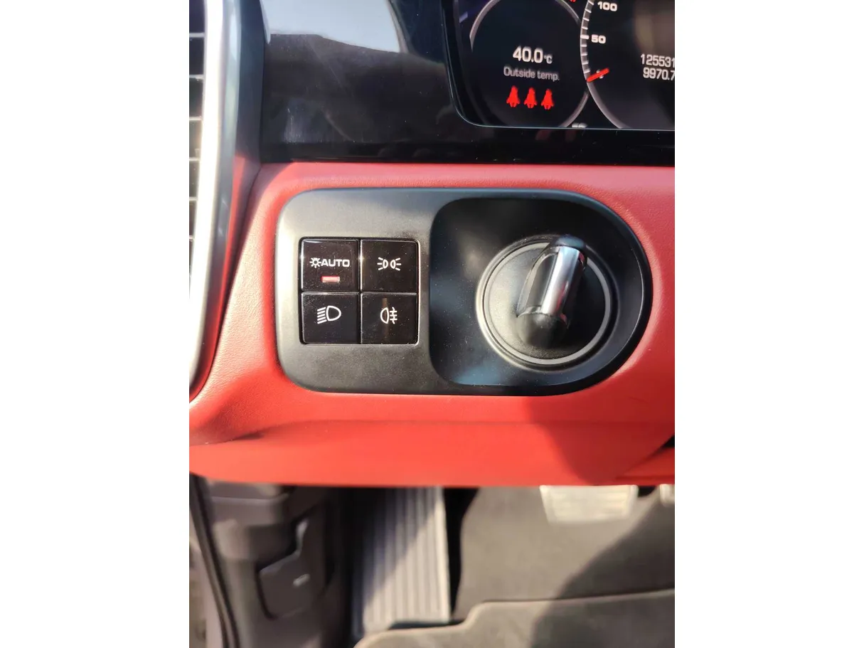 Car image 27