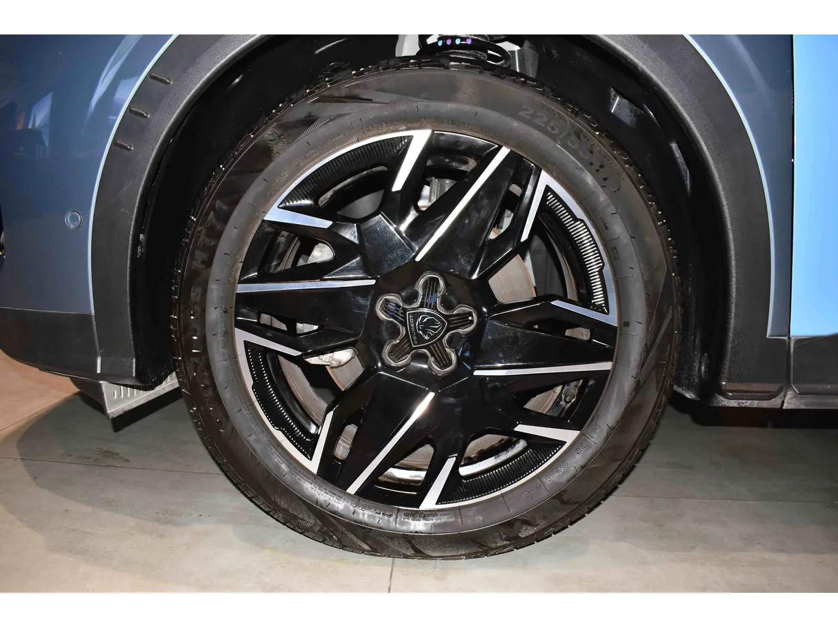 Car image 13