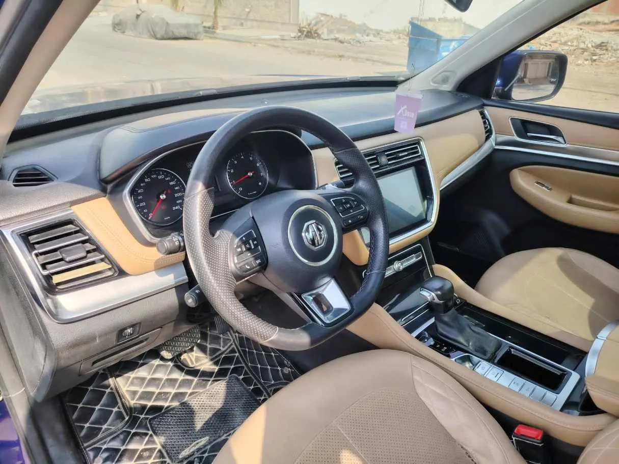 Car image 13