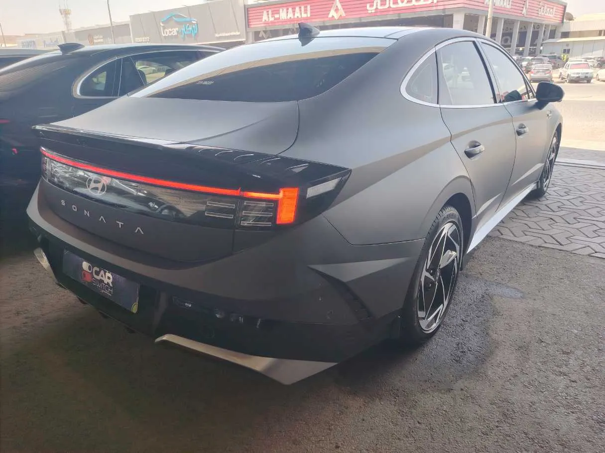 Car image 5