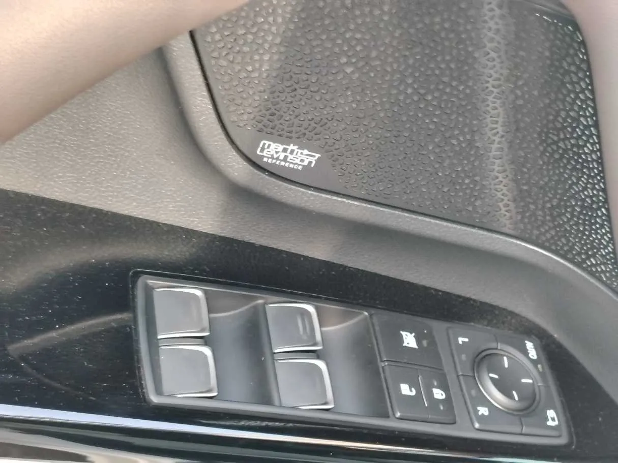Car image 39