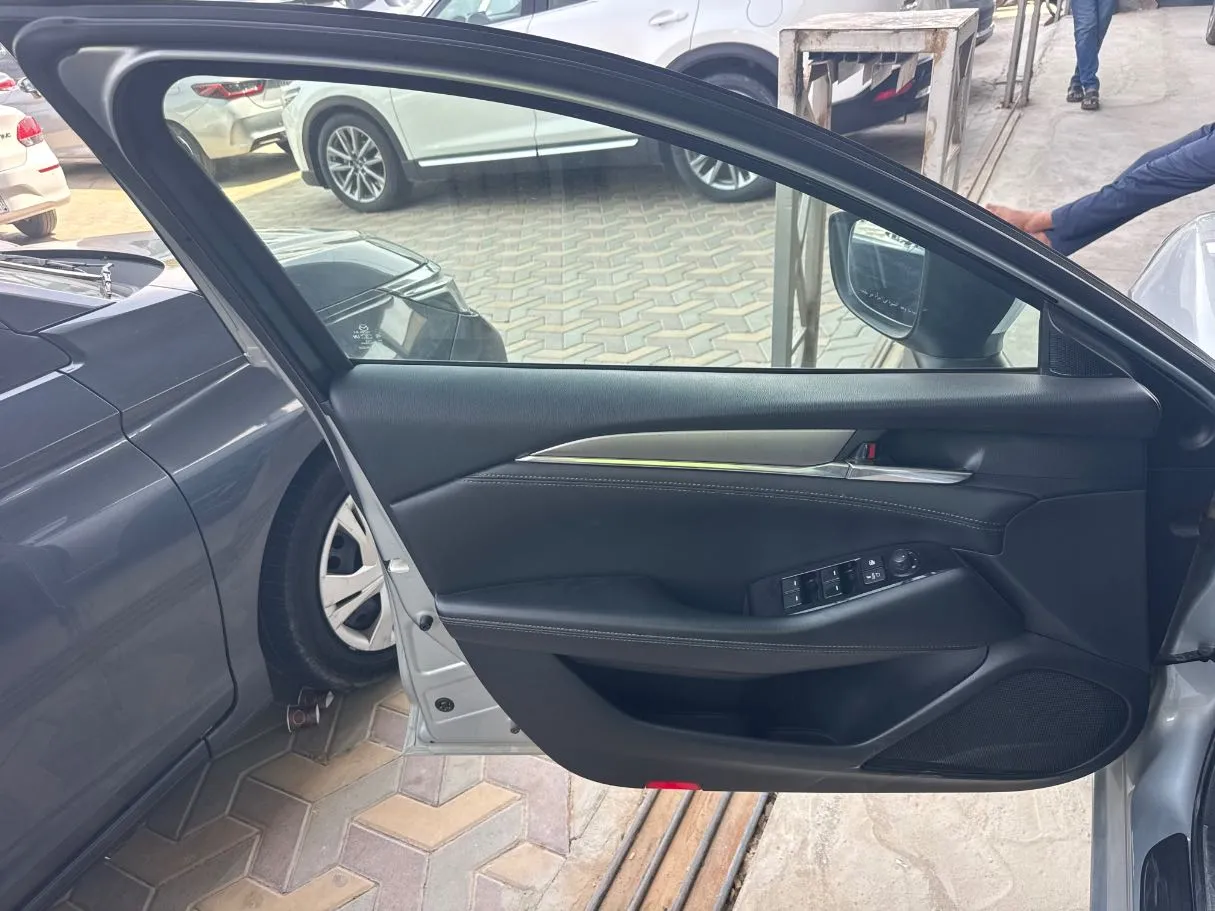 Car image 7