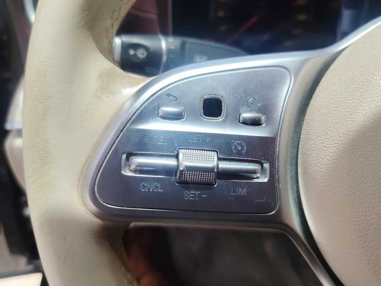 Car image 33