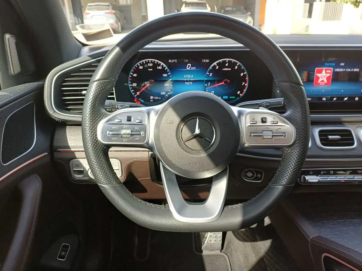 Car image 19