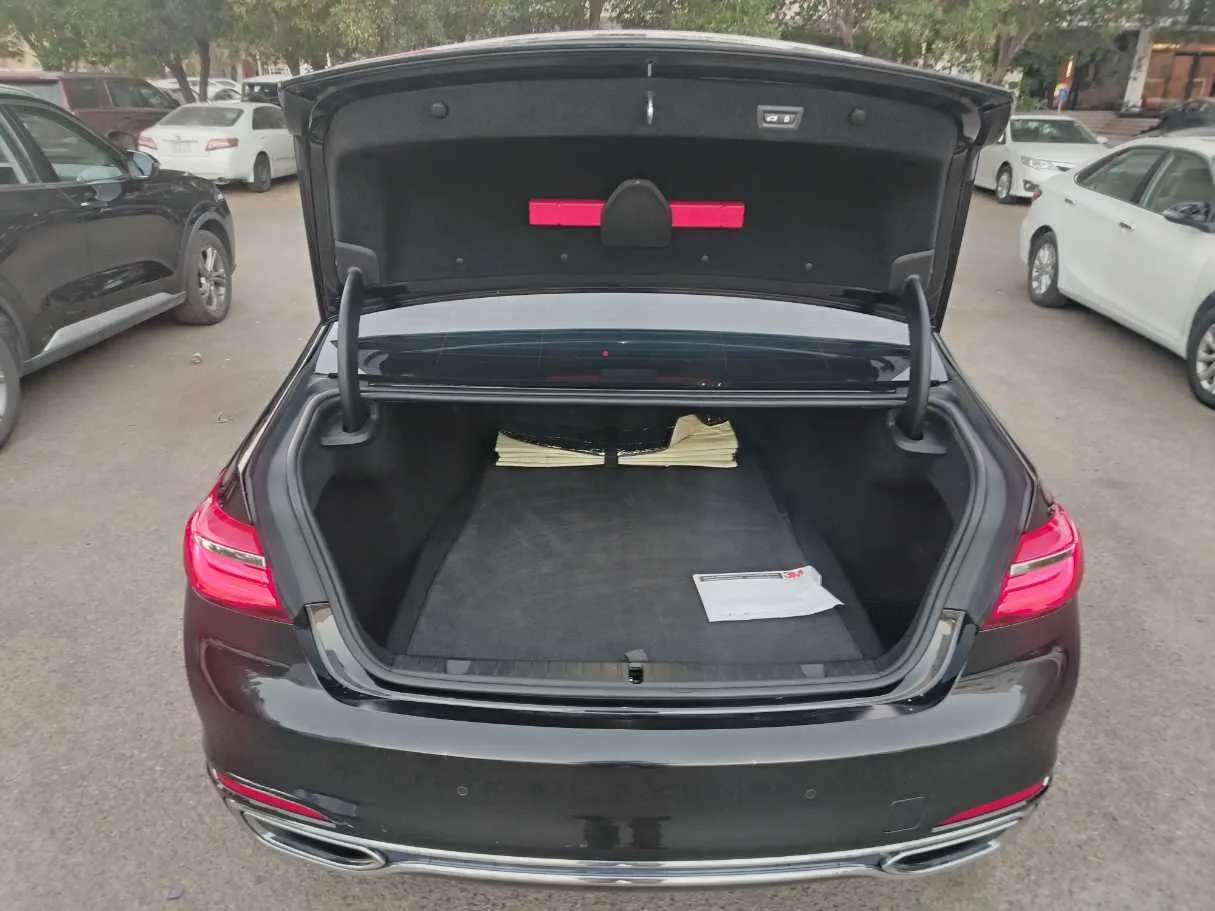 Car image 27
