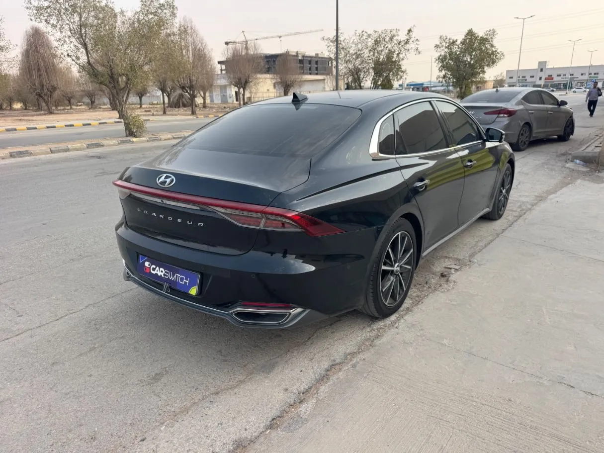 Car image 5