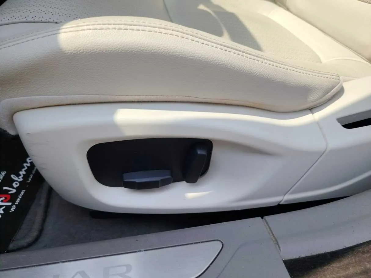 Car image 36