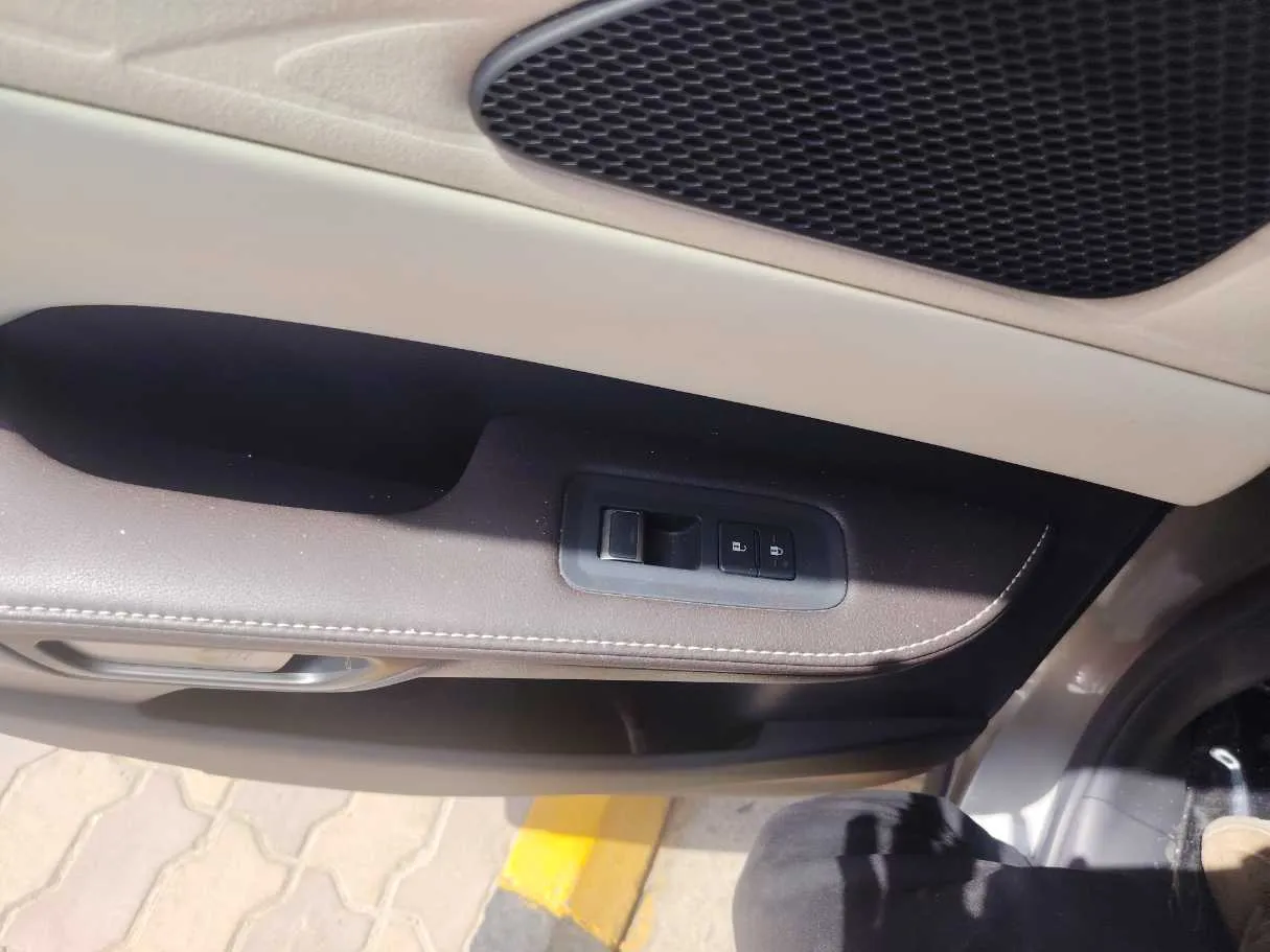 Car image 37
