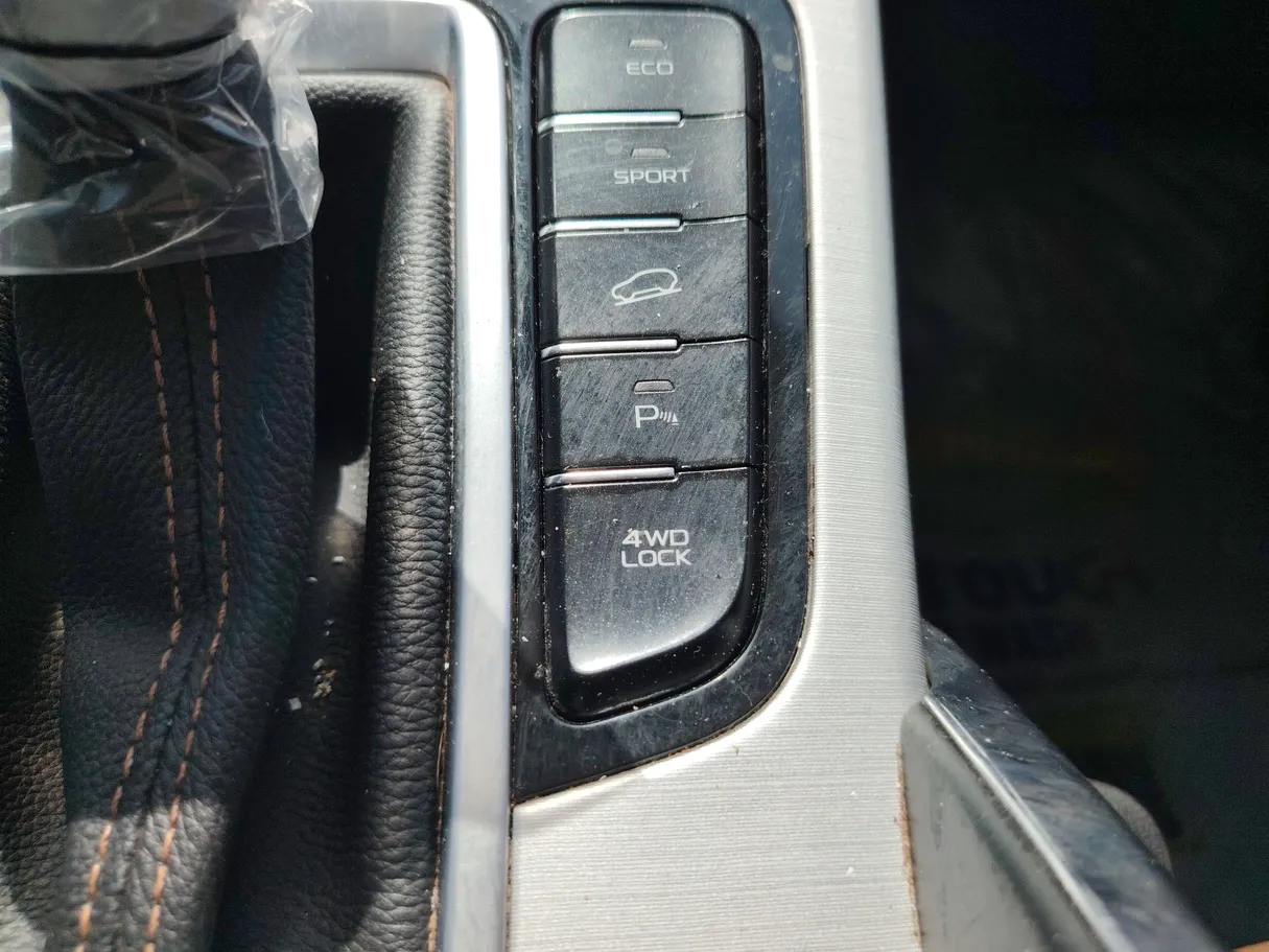 Car image 28