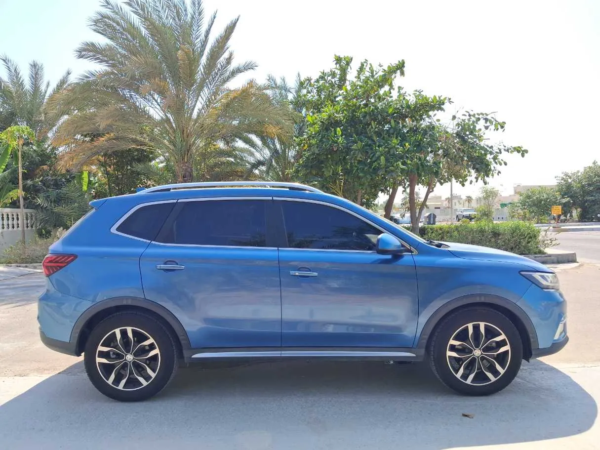 Car image 8