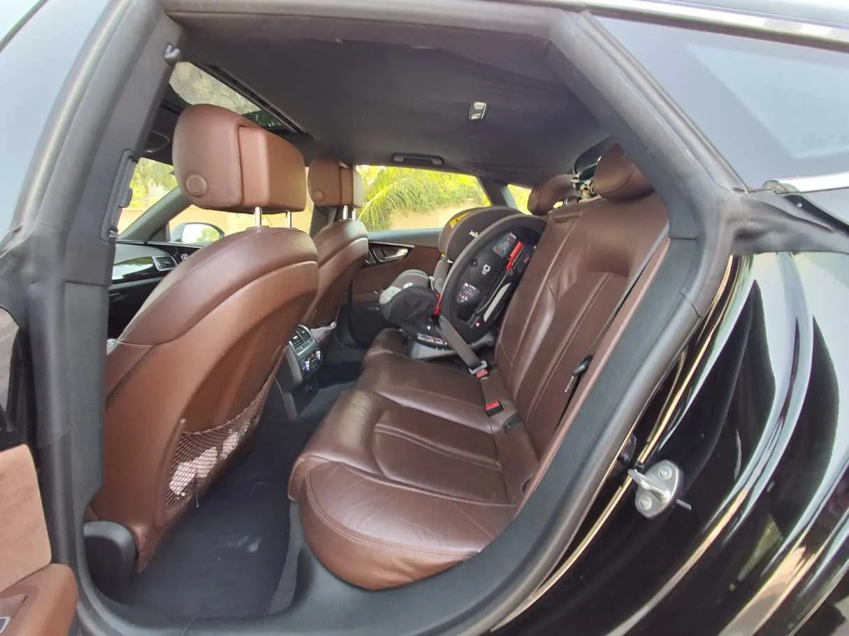 Car image 13