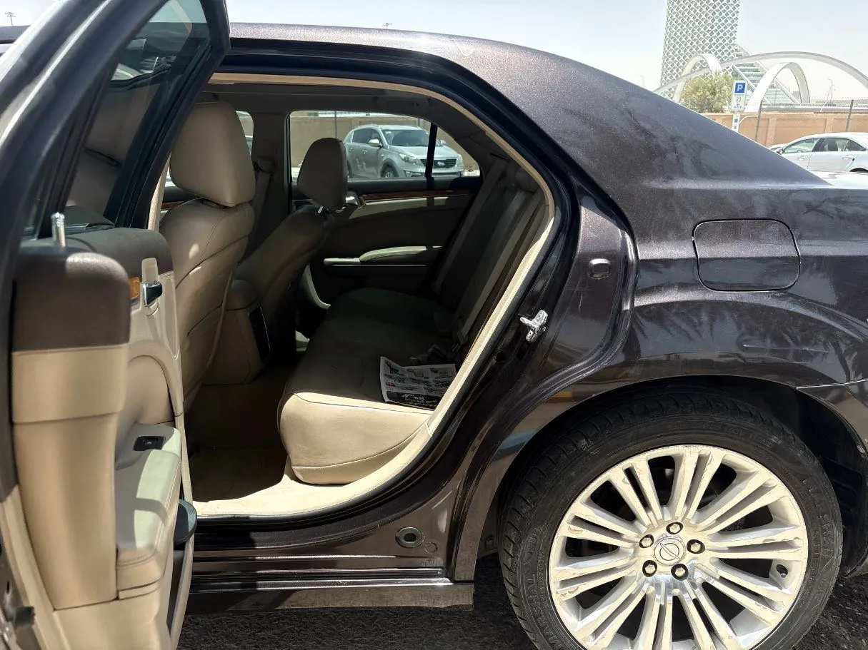 Car image 15