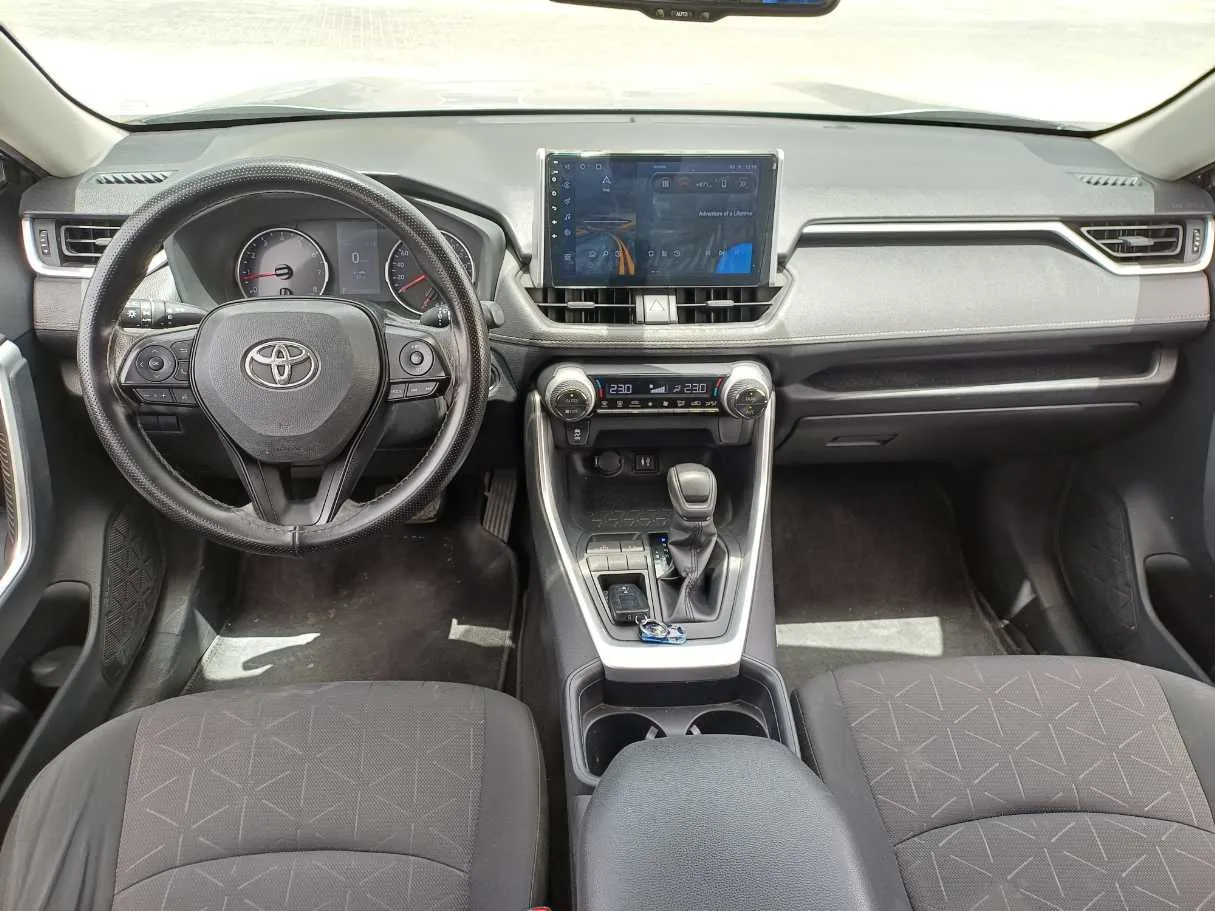 Car image 15