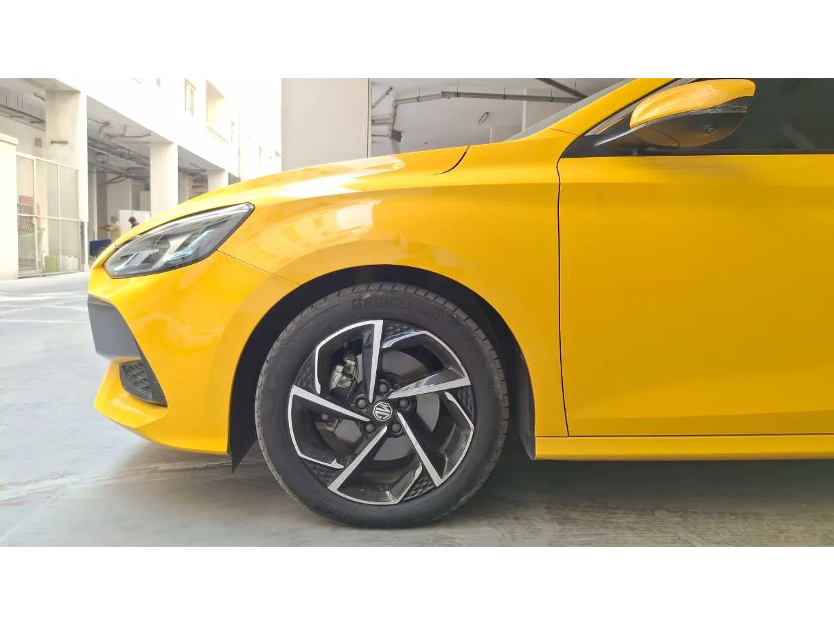Car image 9