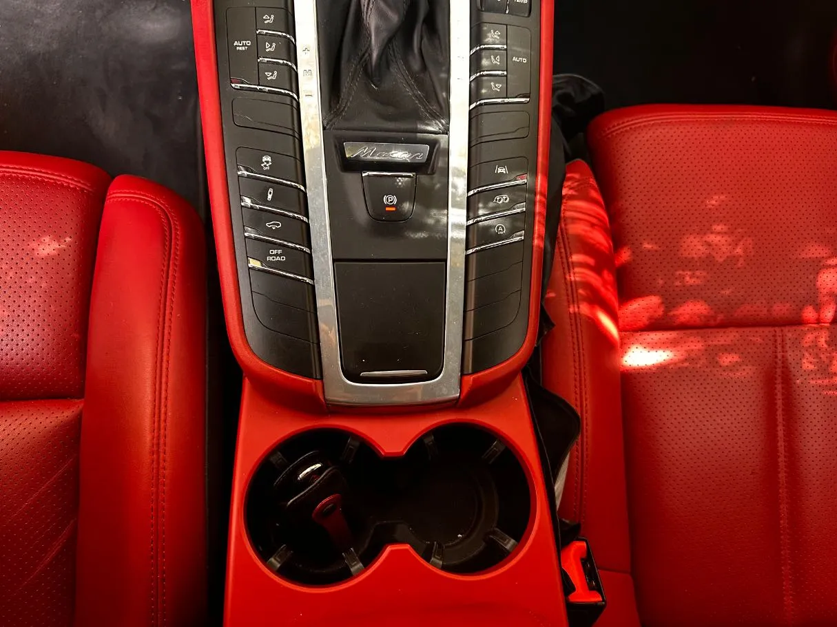 Car image 20