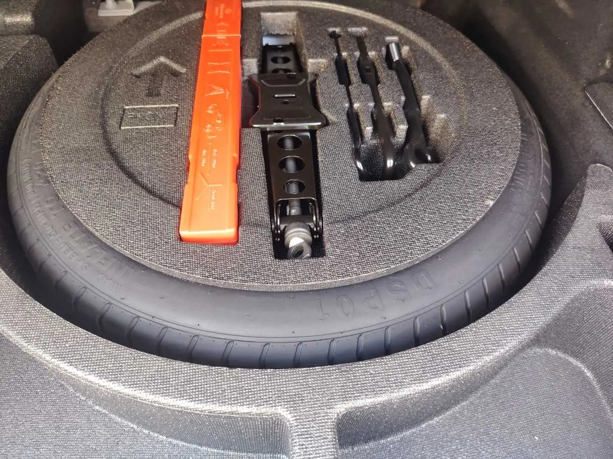 Car image 29