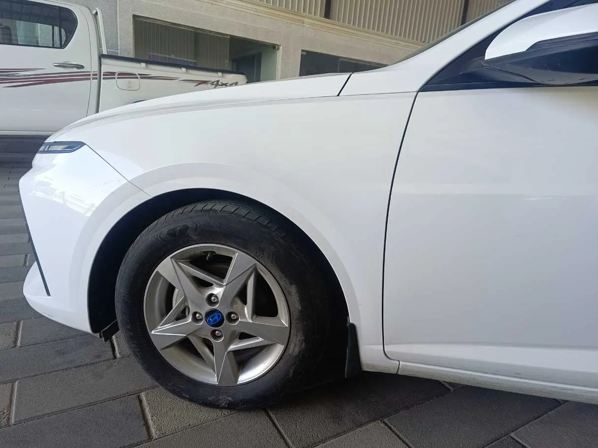 Car image 8