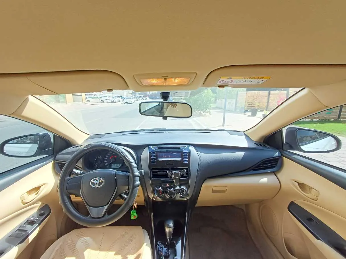 Car image 14