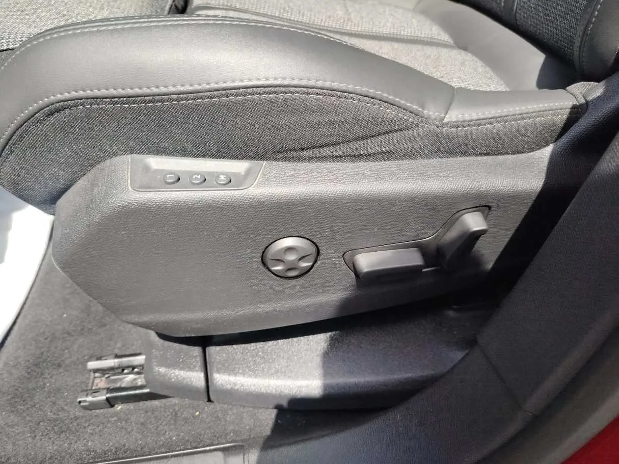 Car image 39