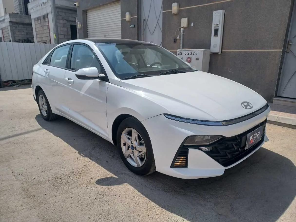 Car image 3