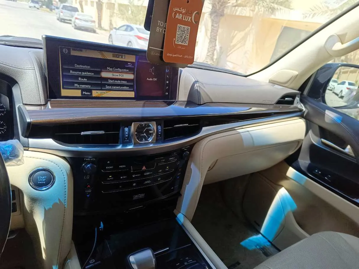 Car image 24