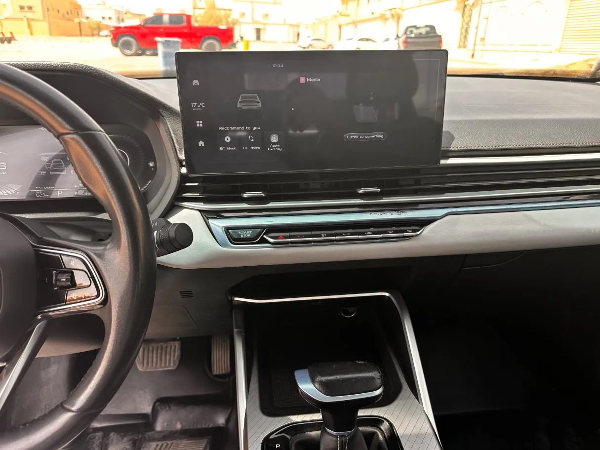 Car image 18