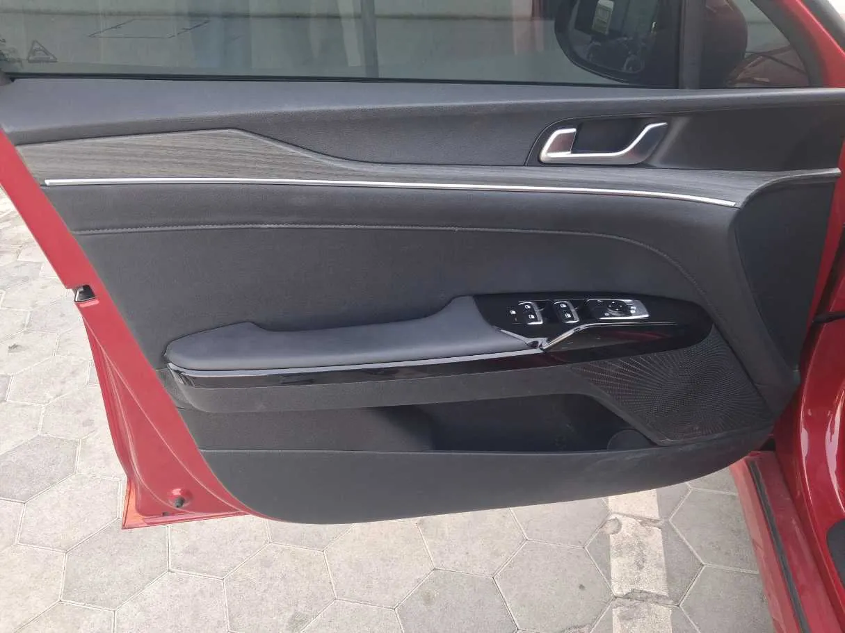 Car image 10