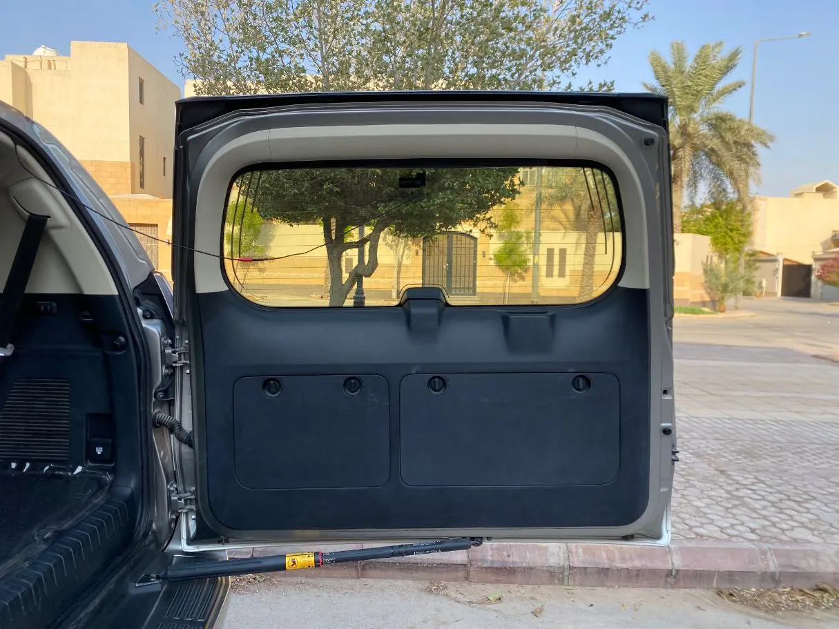 Car image 21