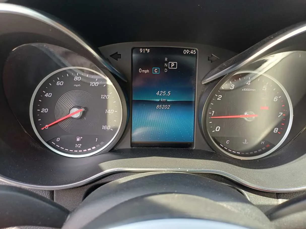 Car image 19
