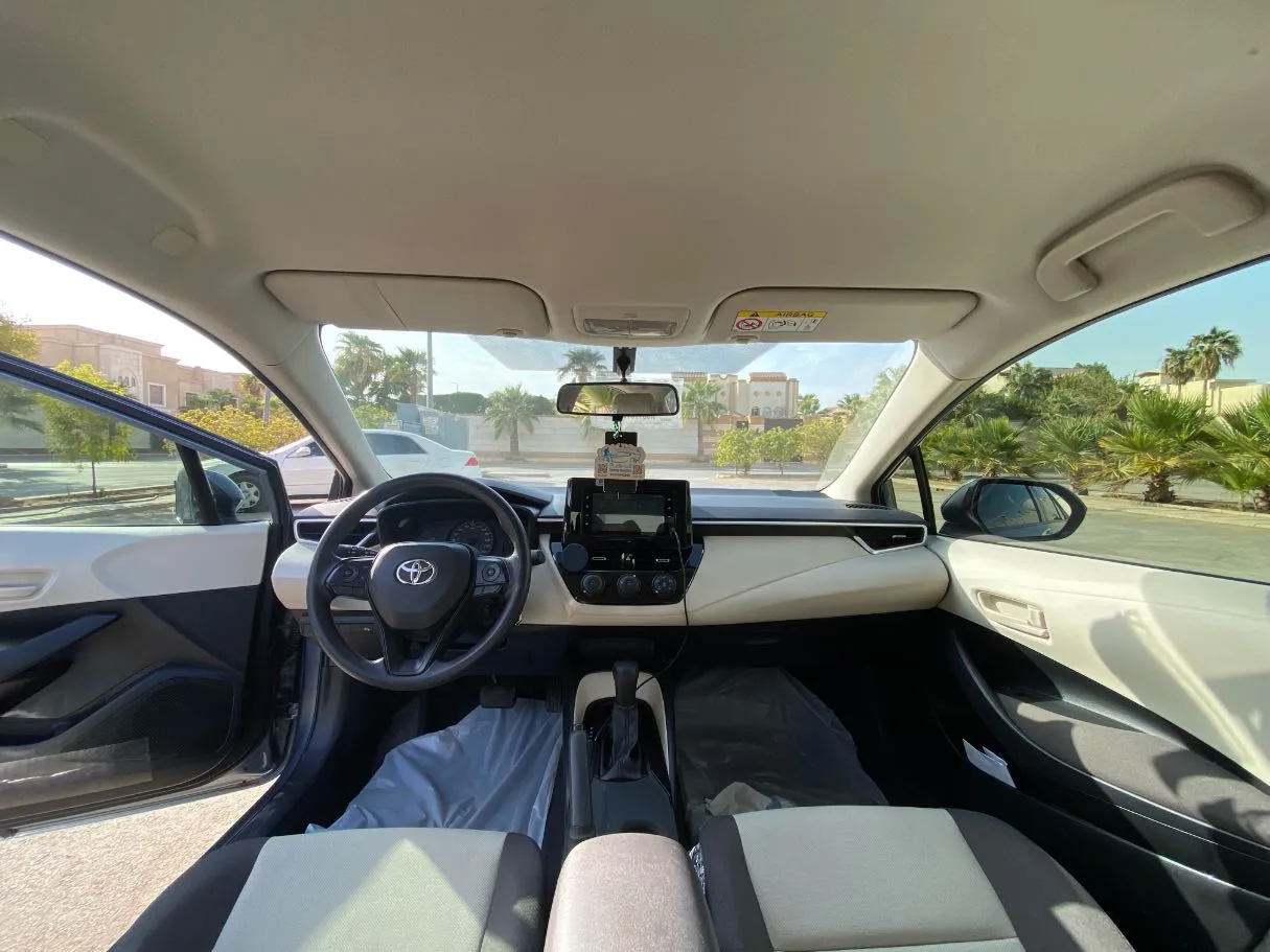 Car image 14