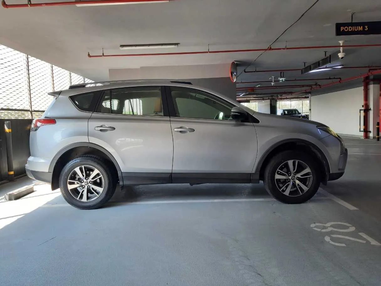 Car image 8