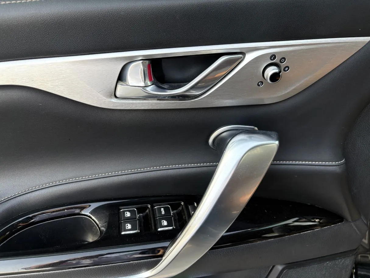 Car image 28