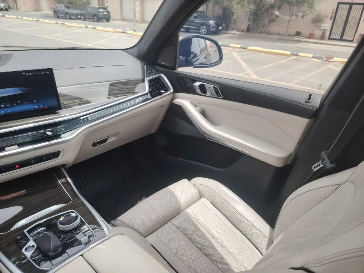 Car image 36