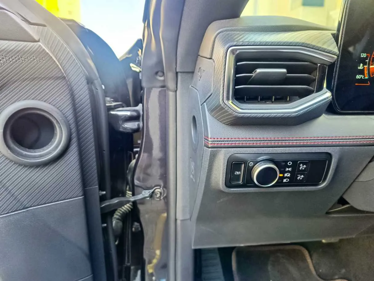 Car image 28
