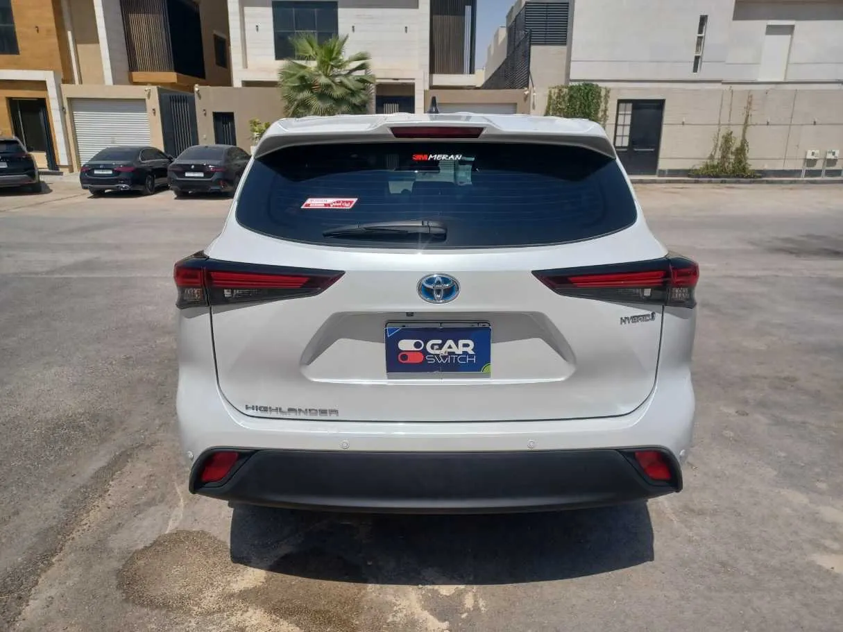 Car image 6