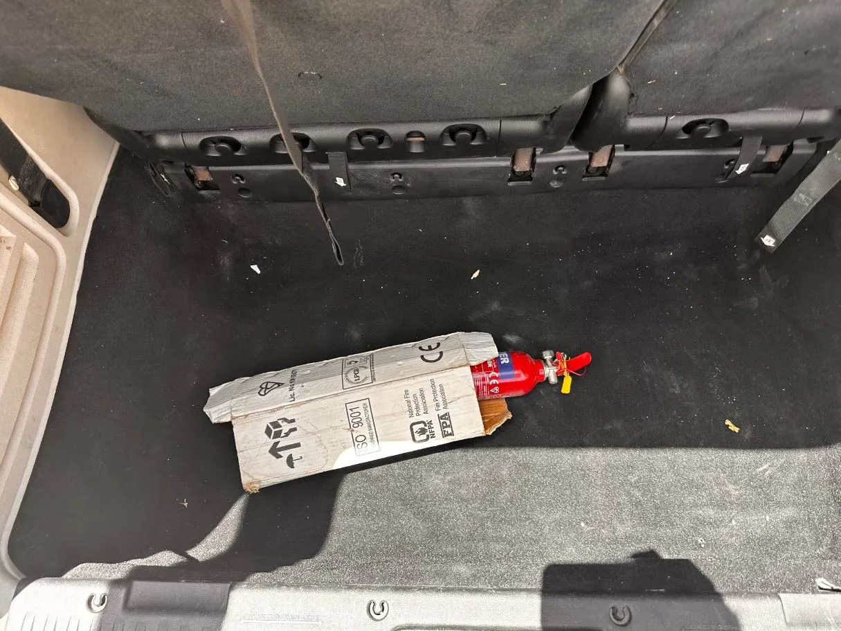 Car image 24