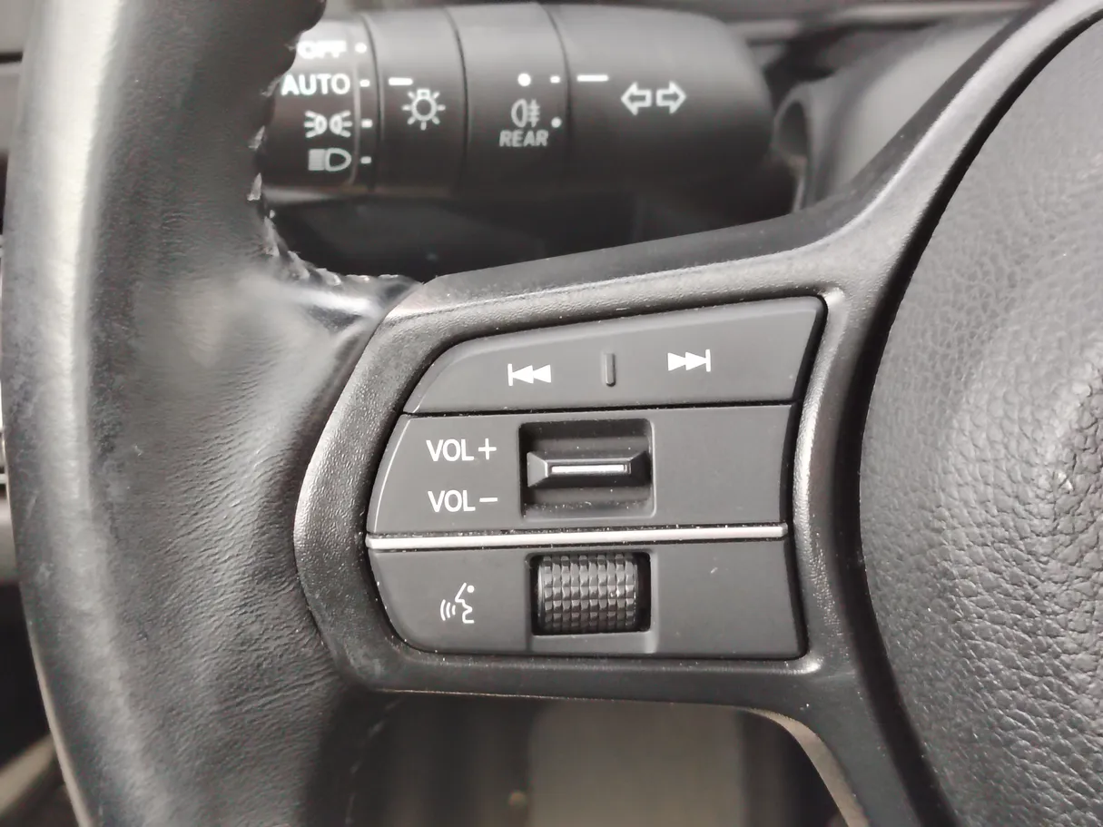 Car image 24