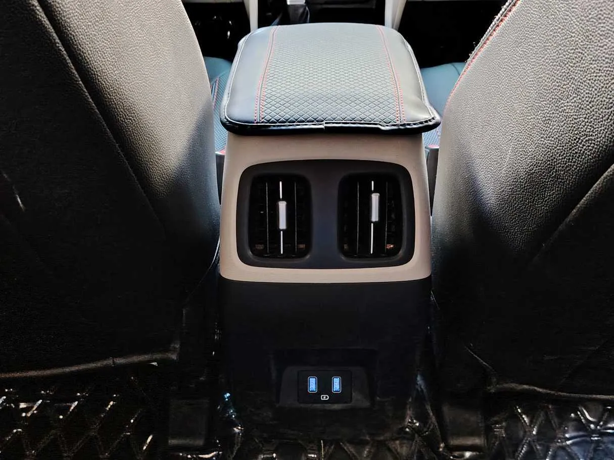 Car image 27