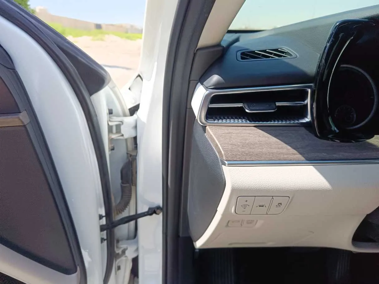 Car image 35