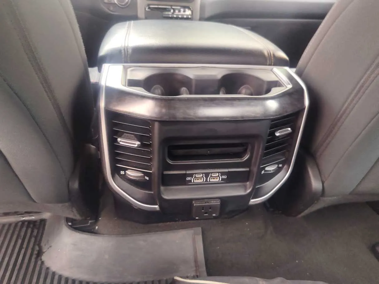 Car image 25