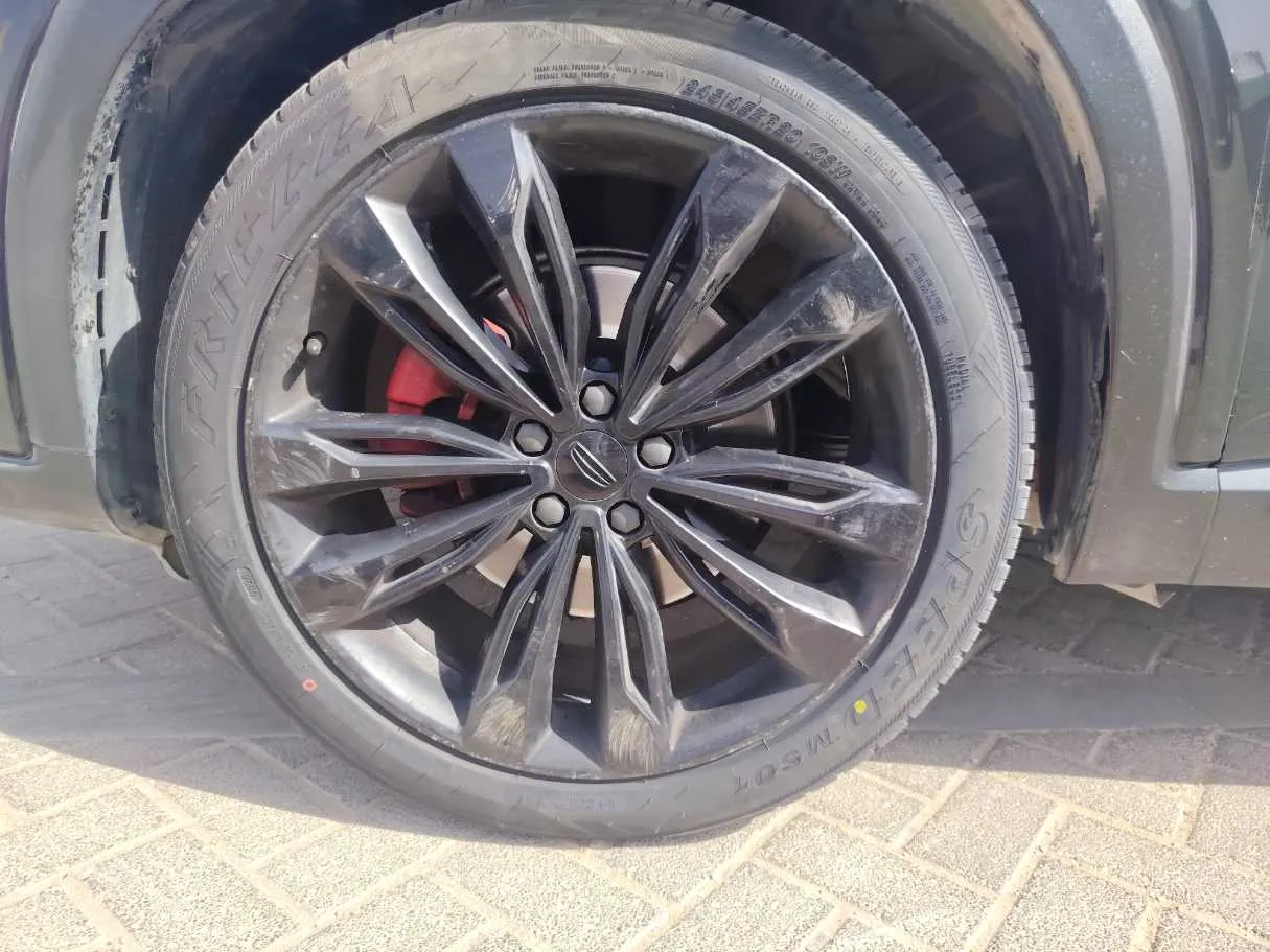 Car image 10