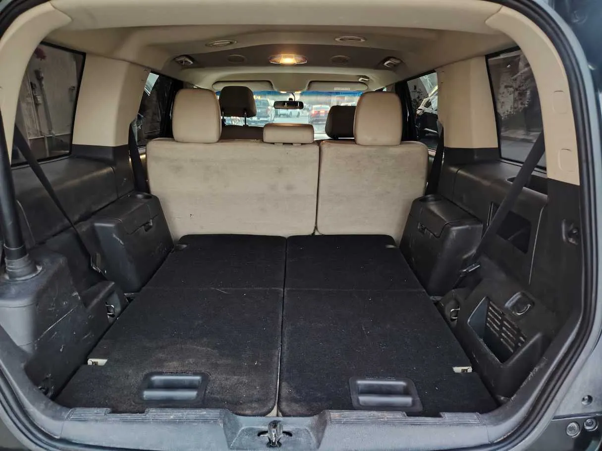 Car image 26