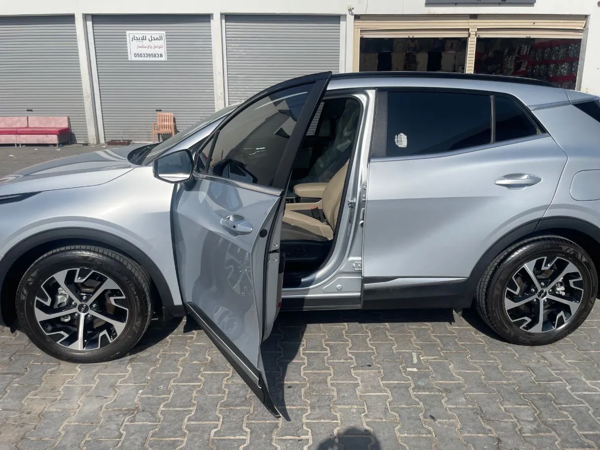 Car image 11