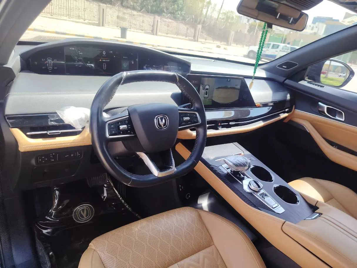 Car image 12