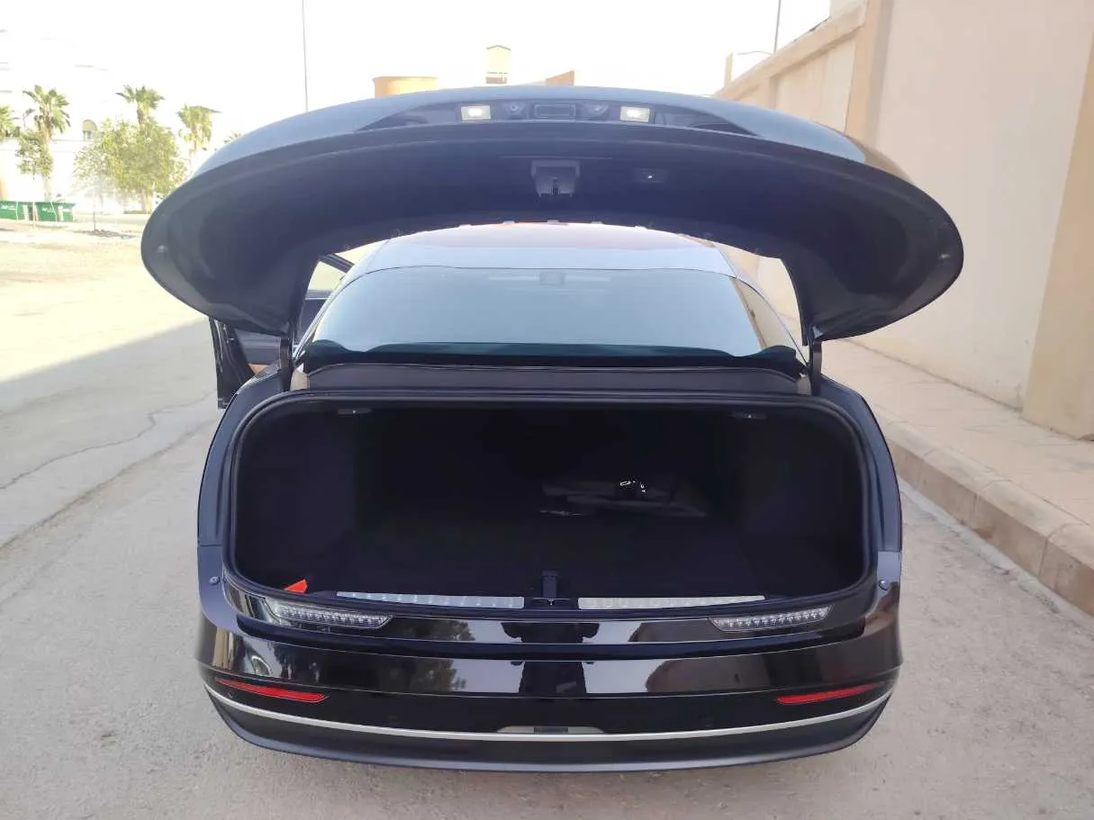 Car image 26